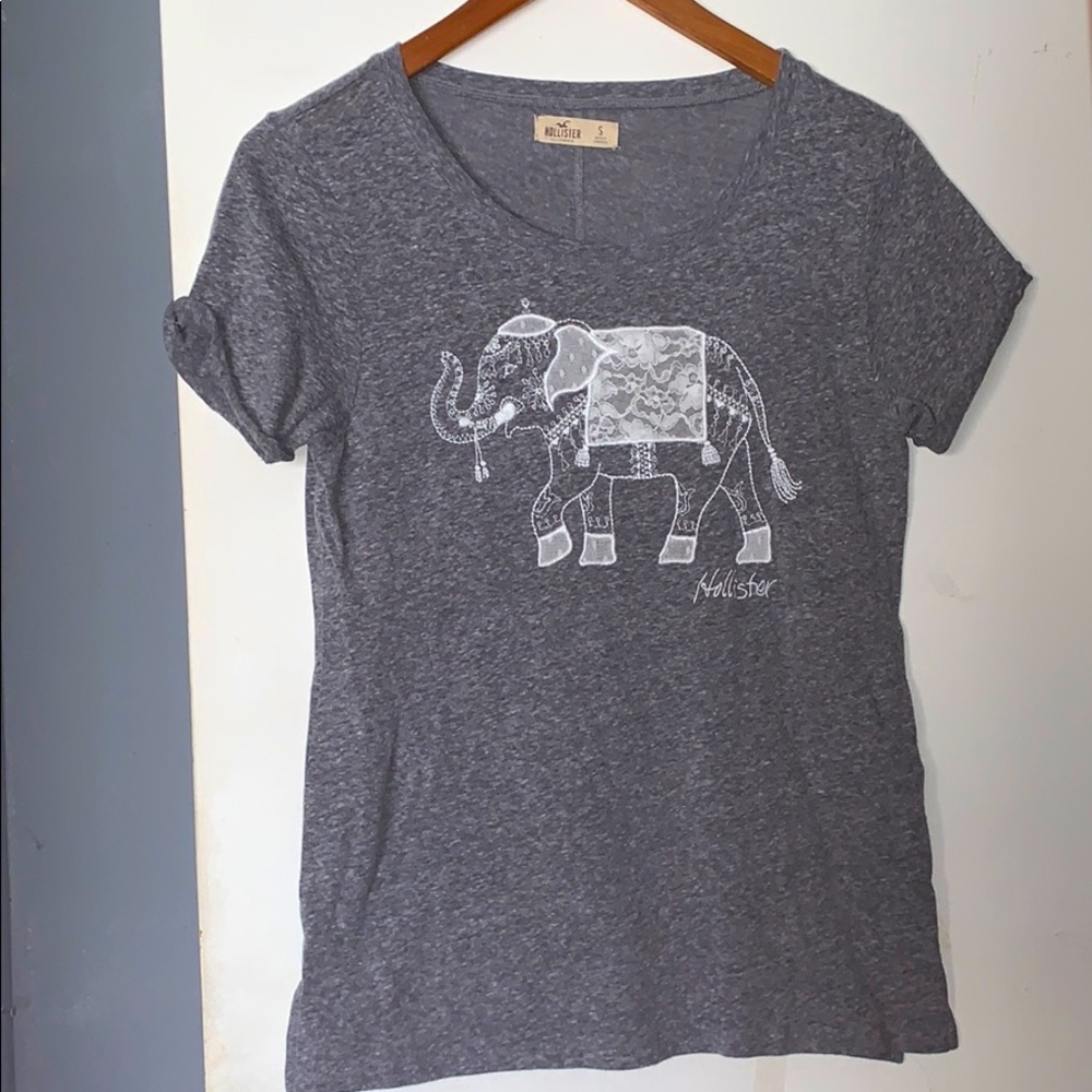 Hollister short sleeve elephant top 🐘